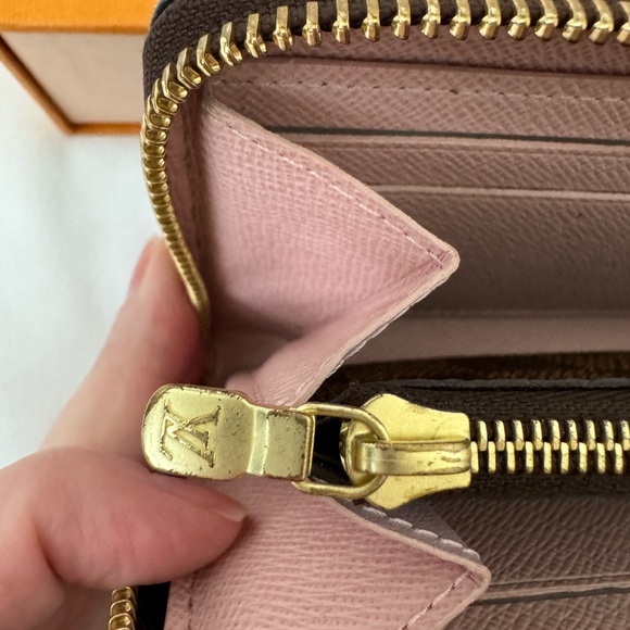 Authentic Gently Used Louis Vuitton Clémence Wallet. Damier Rose Ballerine Pink - Picture 6 of 9
